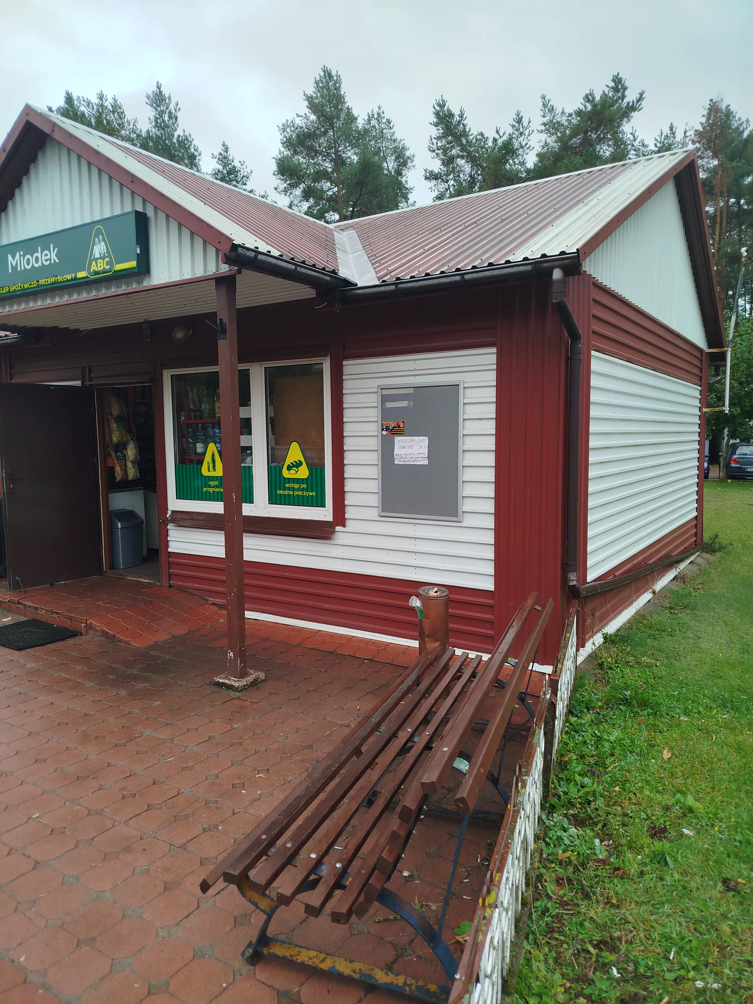 Lokal na sprzedaż w centrum osiedla mieszkaniowego